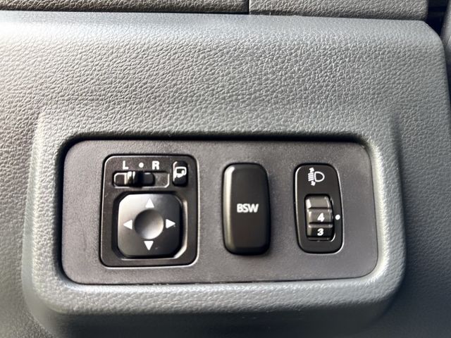 自排車型+一手車+低里程  五人座 省油省稅 車室大空間  盲點偵測系統+電動收折後視鏡+定速巡航+雙安全氣囊  第7張相片
