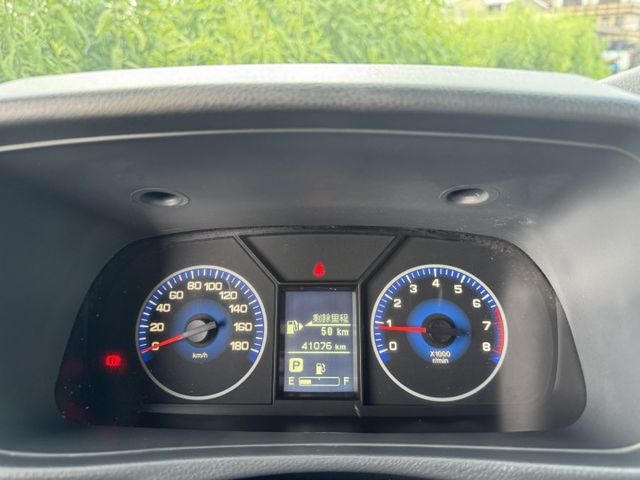 自排車型+一手車+低里程  五人座 省油省稅 車室大空間  盲點偵測系統+電動收折後視鏡+定速巡航+雙安全氣囊  第8張相片