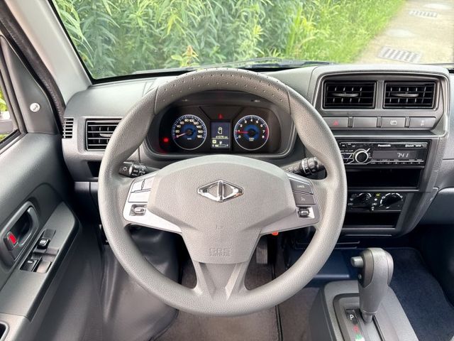 自排車型+一手車+低里程  五人座 省油省稅 車室大空間  盲點偵測系統+電動收折後視鏡+定速巡航+雙安全氣囊  第9張相片
