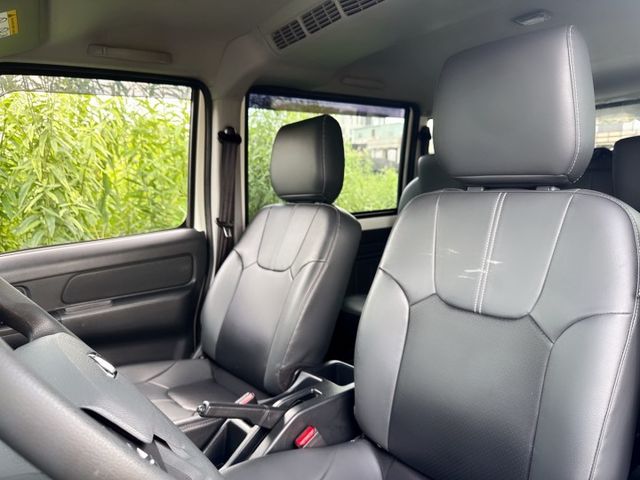 自排車型+一手車+低里程  五人座 省油省稅 車室大空間  盲點偵測系統+電動收折後視鏡+定速巡航+雙安全氣囊  第13張相片