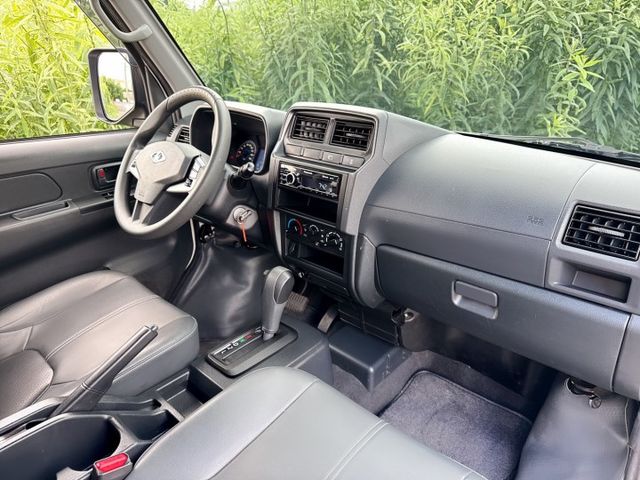 自排車型+一手車+低里程  五人座 省油省稅 車室大空間  盲點偵測系統+電動收折後視鏡+定速巡航+雙安全氣囊  第16張相片