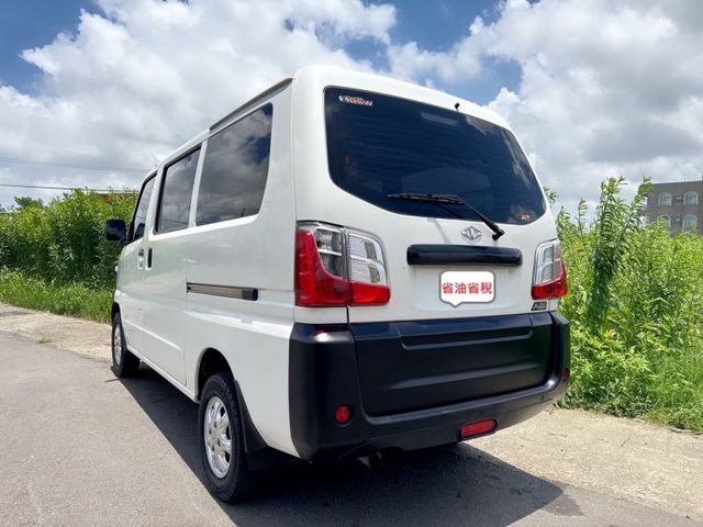 自排車型+一手車+五人座 盲區偵測+定速巡航+雙安氣囊 省油省稅金 後廂車室大空間 廂型車首選車款  第4張相片