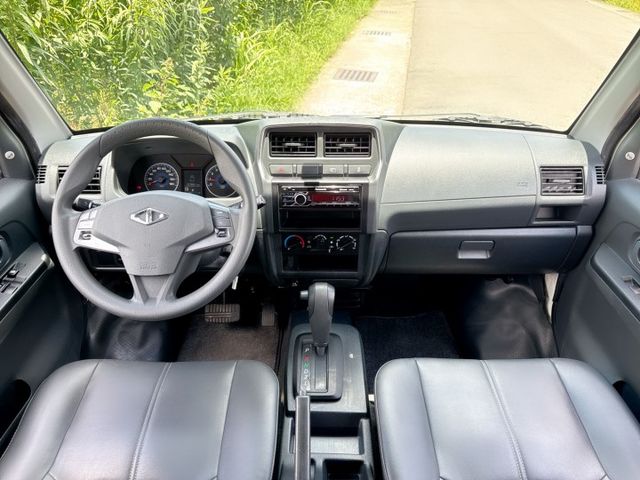 自排車型+一手車+五人座 盲區偵測+定速巡航+雙安氣囊 省油省稅金 後廂車室大空間 廂型車首選車款  第6張相片