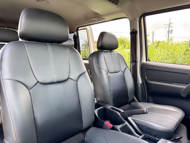 自排車型+一手車+五人座 盲區偵測+定速巡航+雙安氣囊 省油省稅金 後廂車室大空間 廂型車首選車款  第17張相片