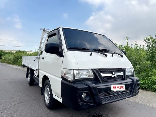 寬木床車型+低里程+錏花板 有力+耐操+好保養 載貨空間大 二噸半貨車優質首選  第3張相片