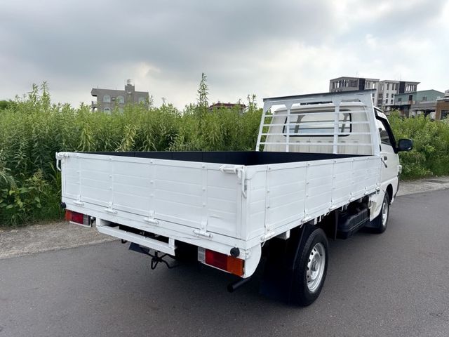 寬木床車型+低里程+錏花板 有力+耐操+好保養 載貨空間大 二噸半貨車優質首選  第5張相片