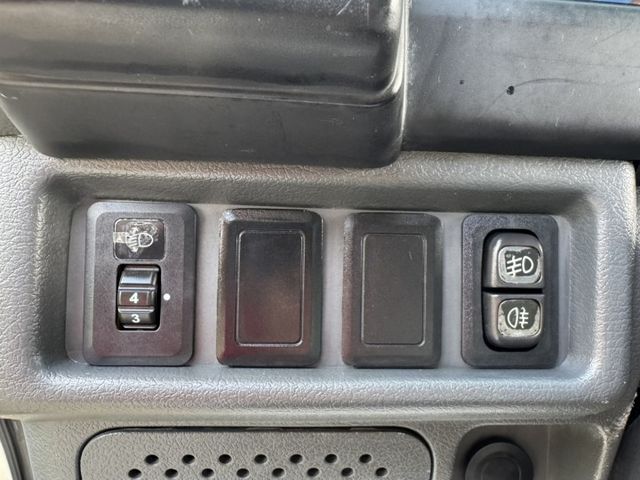 寬木床車型+低里程+錏花板 有力+耐操+好保養 載貨空間大 二噸半貨車優質首選  第8張相片