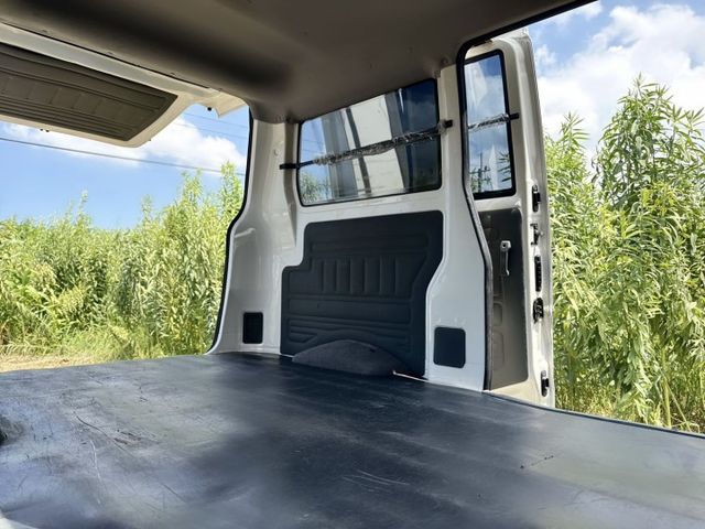 二人座廂式車型~貨車級稅金  低里程+多功能後廂超大空間  省油省稅金~多用途廂車首選  第14張相片