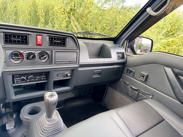 新式車款~一手車~里程保證  框式木床+升降尾門+車底花板  動力充足+載貨空間大+車況佳  第10張相片
