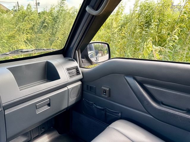 新式車款~一手車~里程保證  框式木床+升降尾門+車底花板  動力充足+載貨空間大+車況佳  第11張相片