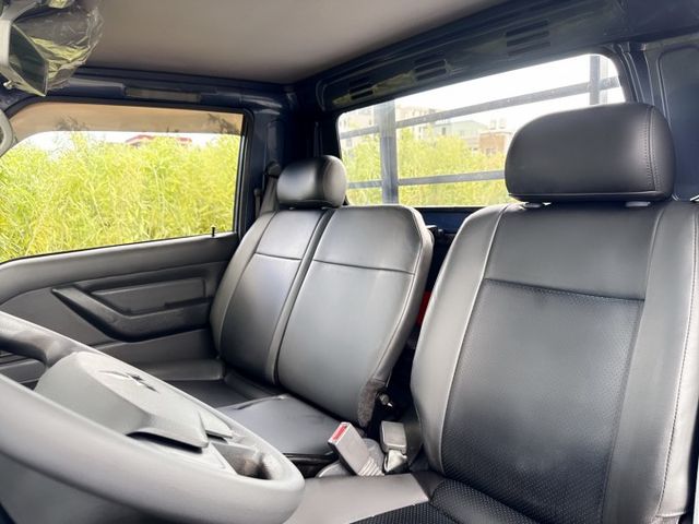 新式車款~一手車~里程保證  框式木床+升降尾門+車底花板  動力充足+載貨空間大+車況佳  第13張相片