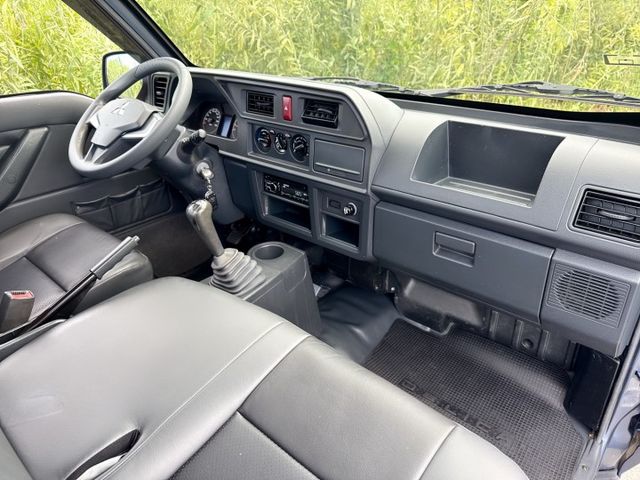 新式車款~一手車~里程保證  框式木床+升降尾門+車底花板  動力充足+載貨空間大+車況佳  第14張相片