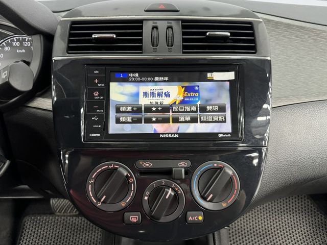 一手認證車 ! 原廠保養，里程保證，小車大空間，導航、數位電視、倒車影像配備滿滿~歡迎賞車  第15張相片