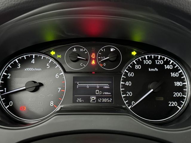 一手認證車 ! 原廠保養，里程保證，小車大空間，導航、數位電視、倒車影像配備滿滿~歡迎賞車  第18張相片