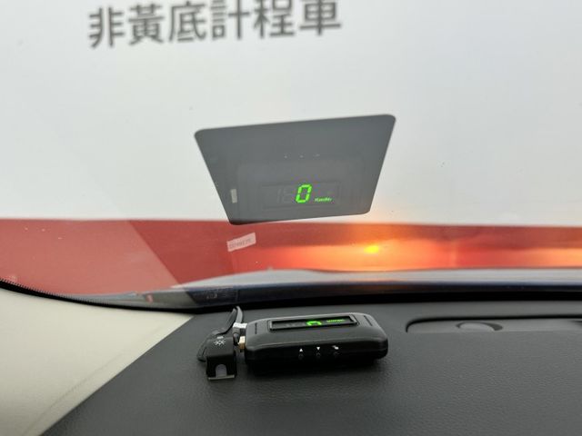 一手認證車 ! 原廠保養，里程保證，小車大空間，導航、數位電視、倒車影像配備滿滿~歡迎賞車  第19張相片
