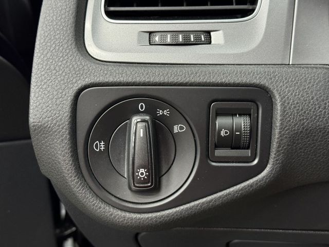 超優質歐系進口代步小車~~年度稅金只要8千多元!!省油省稅首選，只要20萬多一點點即可入手!歡迎賞車  第17張相片