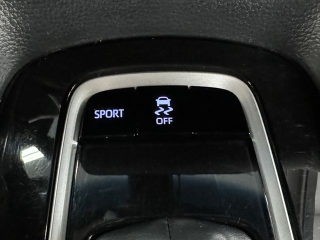 一手認證漂亮車，原鈑件保證，僅跑3萬公里，有免鑰匙、盲點的豪華+版本!內外如新，歡迎賞車  第17張相片