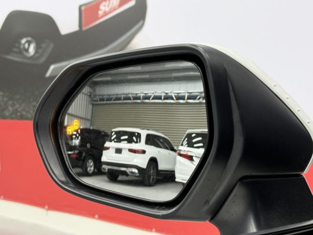一手認證漂亮車，原鈑件保證，僅跑3萬公里，有免鑰匙、盲點的豪華+版本!內外如新，歡迎賞車  第18張相片