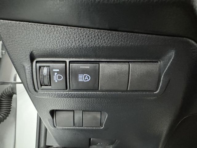 一手認證漂亮車~原鈑件保證，原廠保養里程僅實跑2萬多公里，里程保證，內外如新，可以全額貸款，歡迎賞車  第14張相片