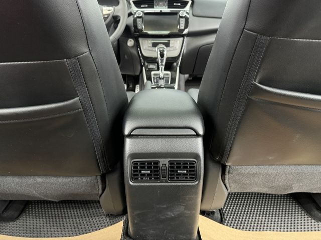一手車，認證原鈑件! 頂級尊爵版，升級空力套件，實跑7萬公里原廠保養，實車在店，可以全額貸款，歡迎賞車  第18張相片