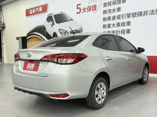 一手漂亮車，認證原鈑件! 只跑1萬多公里，原廠保養，內外如新，只要30幾萬可以全額貸款，實車在店，歡迎賞車  第4張相片