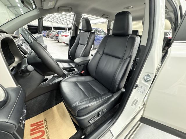 一手媽媽車，認證原鈑件保證，原廠保養，車況漂亮無待修~! 下定即贈安卓機，可以全額貸款，實車在店，歡迎賞車  第7張相片