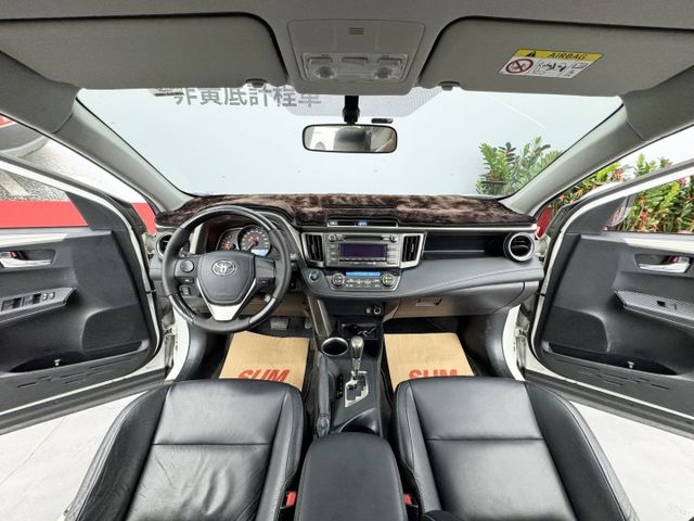 一手媽媽車，認證原鈑件保證，原廠保養，車況漂亮無待修~! 下定即贈安卓機，可以全額貸款，實車在店，歡迎賞車  第10張相片