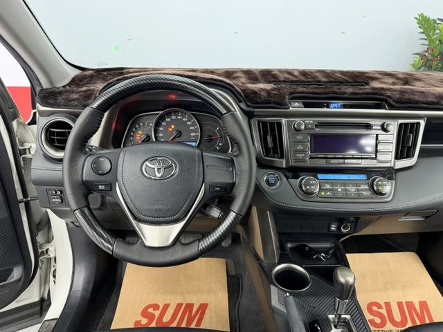一手媽媽車，認證原鈑件保證，原廠保養，車況漂亮無待修~! 下定即贈安卓機，可以全額貸款，實車在店，歡迎賞車  第11張相片