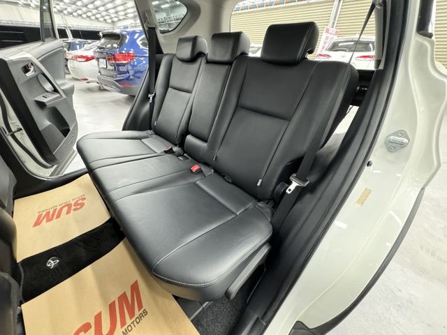 一手媽媽車，認證原鈑件保證，原廠保養，車況漂亮無待修~! 下定即贈安卓機，可以全額貸款，實車在店，歡迎賞車  第14張相片