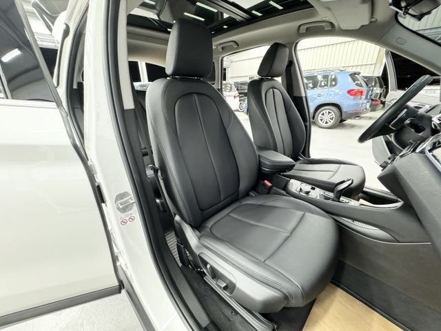 認證女用漂亮車~!動力充沛的20i車款，實跑6萬公里，內外氣氛如新，網路優惠價不用90萬，可以全額貸，實車在店歡迎賞車  第8張相片