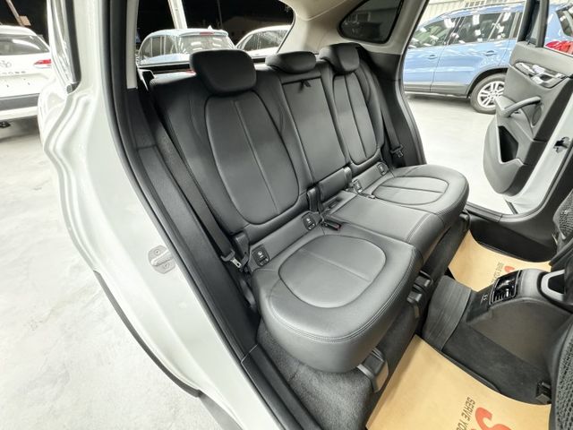 認證女用漂亮車~!動力充沛的20i車款，實跑6萬公里，內外氣氛如新，網路優惠價不用90萬，可以全額貸，實車在店歡迎賞車  第17張相片