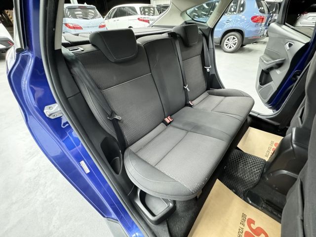 超優質代步車~!認證漂亮車，都在原廠保養1.6汽油版，省油省稅金，只要10幾萬即可入手，可以全額貸款，實車在店，歡迎賞車  第16張相片