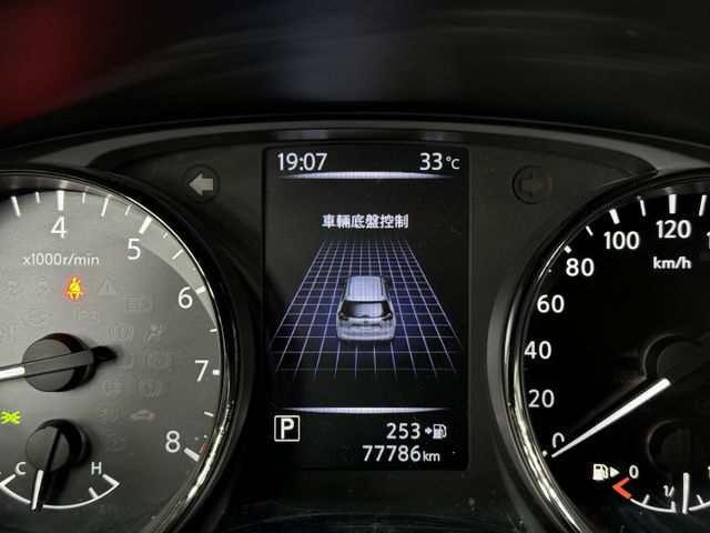 一手認證漂亮車，原鈑件保證，小改款後~! 原廠保養，僅實跑7萬多公里，內外氣氛漂亮，可以全額貸款，實車在店，歡迎賞車  第19張相片