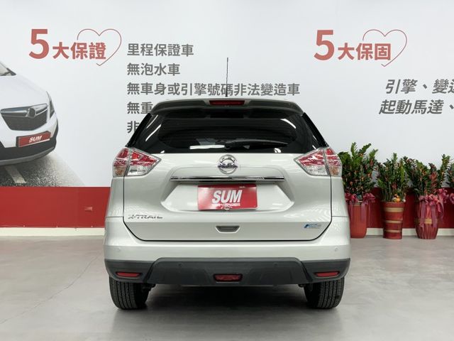 一手認證漂亮車，原鈑件~! 只有實跑5萬公里，內外氣氛如新。汽油2.0頂級玩美影音版，可以全額貸款，實車在店，歡迎賞車  第5張相片