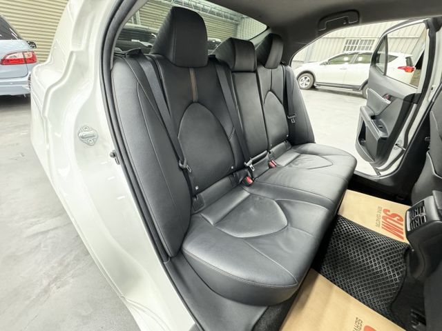 一手媽媽車，認證漂亮車，原鈑件保證~! 只要40幾萬入手8代CAMRY，實車在店，歡迎賞車  第13張相片