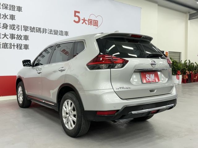 內外如新，一手車，里程只有1萬多公里 ! 里程保證，認證漂亮車，原鈑件保證，2.0最頂級智行電尾門版，實車在店，歡迎賞車  第6張相片