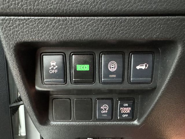 內外如新，一手車，里程只有1萬多公里 ! 里程保證，認證漂亮車，原鈑件保證，2.0最頂級智行電尾門版，實車在店，歡迎賞車  第12張相片