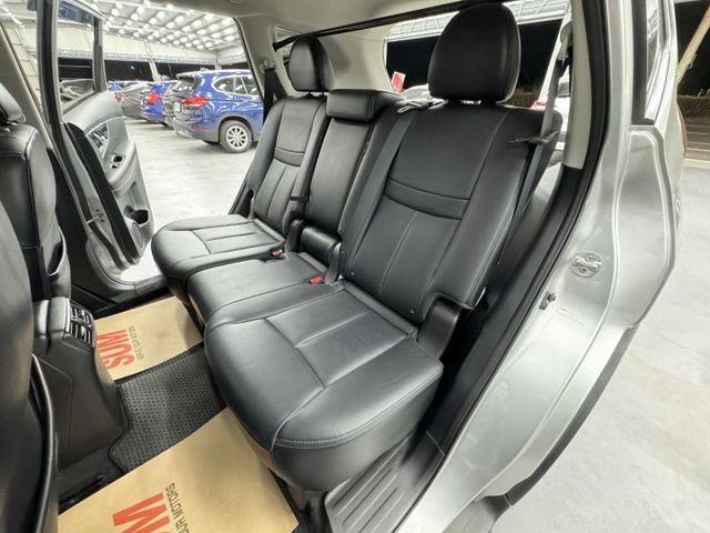 內外如新，一手車，里程只有1萬多公里 ! 里程保證，認證漂亮車，原鈑件保證，2.0最頂級智行電尾門版，實車在店，歡迎賞車  第13張相片
