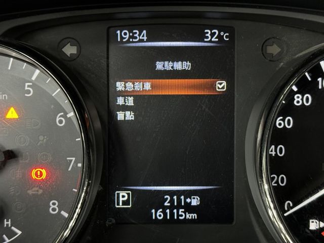內外如新，一手車，里程只有1萬多公里 ! 里程保證，認證漂亮車，原鈑件保證，2.0最頂級智行電尾門版，實車在店，歡迎賞車  第20張相片