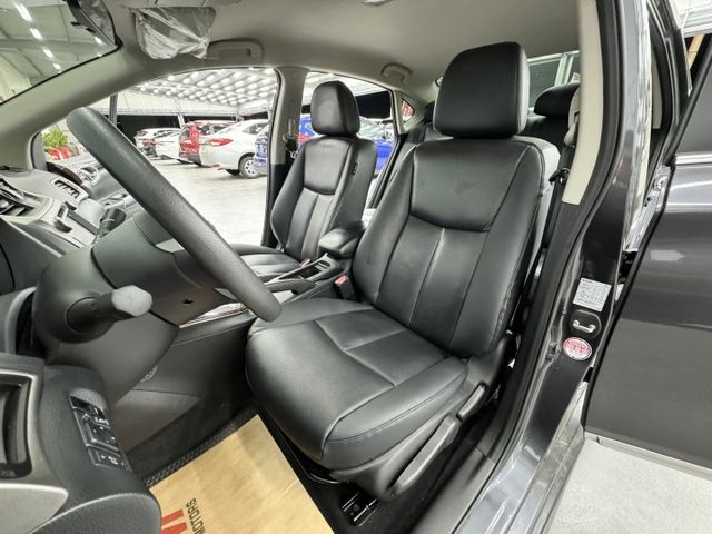 超優質代步車，一手認證漂亮車，僅實跑9萬多公里，稀有低里程，旗艦版 有免鑰匙、定速、恆溫，可以全額貸，實車在店，歡迎賞車  第7張相片