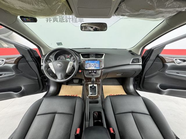 超優質代步車，一手認證漂亮車，僅實跑9萬多公里，稀有低里程，旗艦版 有免鑰匙、定速、恆溫，可以全額貸，實車在店，歡迎賞車  第9張相片