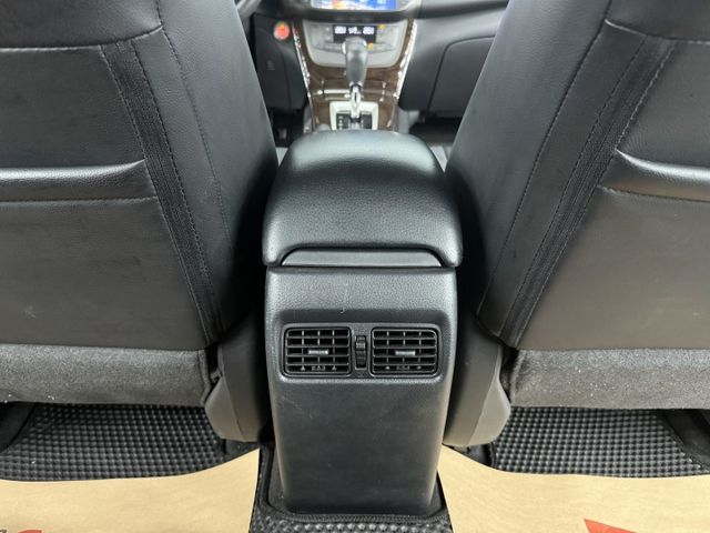 超優質代步車，一手認證漂亮車，僅實跑9萬多公里，稀有低里程，旗艦版 有免鑰匙、定速、恆溫，可以全額貸，實車在店，歡迎賞車  第15張相片