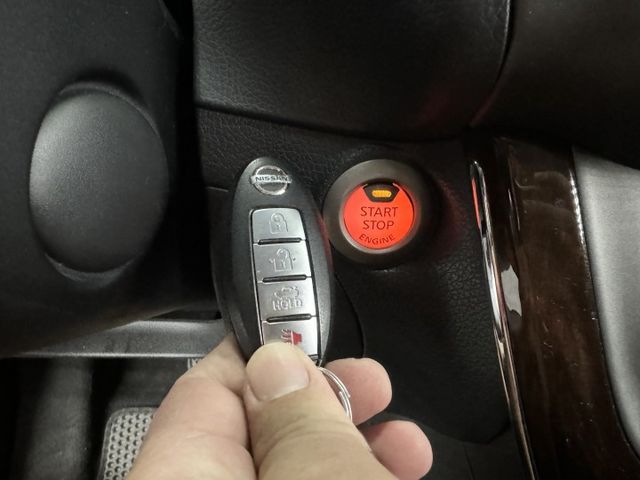超優質代步車，一手認證漂亮車，僅實跑9萬多公里，稀有低里程，旗艦版 有免鑰匙、定速、恆溫，可以全額貸，實車在店，歡迎賞車  第18張相片