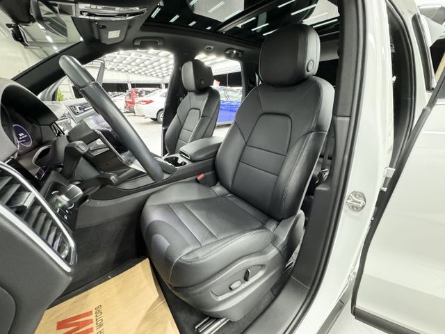 保證一手女董座用車，第三方認證原鈑件保證，新車選配22萬勁享套件，只跑2萬初公里，原廠保養，內外如新，實車在店，歡迎賞車  第7張相片