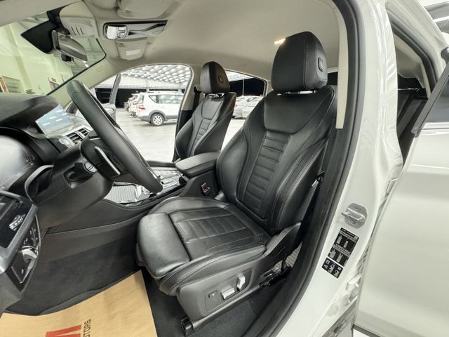 一手認證漂亮車，白金領航版，有5AU、HK音響、HUD，可以增額貸可以全額貸，實車在店，歡迎賞車  第7張相片