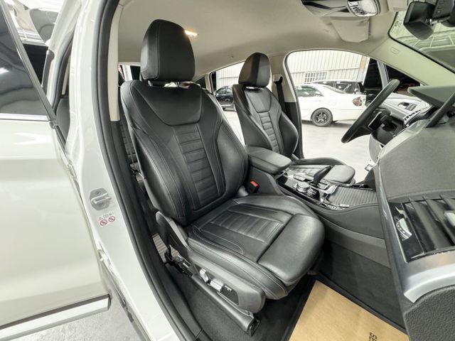 一手認證漂亮車，白金領航版，有5AU、HK音響、HUD，可以增額貸可以全額貸，實車在店，歡迎賞車  第8張相片