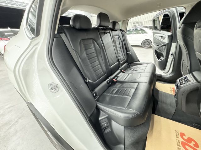 一手認證漂亮車，白金領航版，有5AU、HK音響、HUD，可以增額貸可以全額貸，實車在店，歡迎賞車  第19張相片