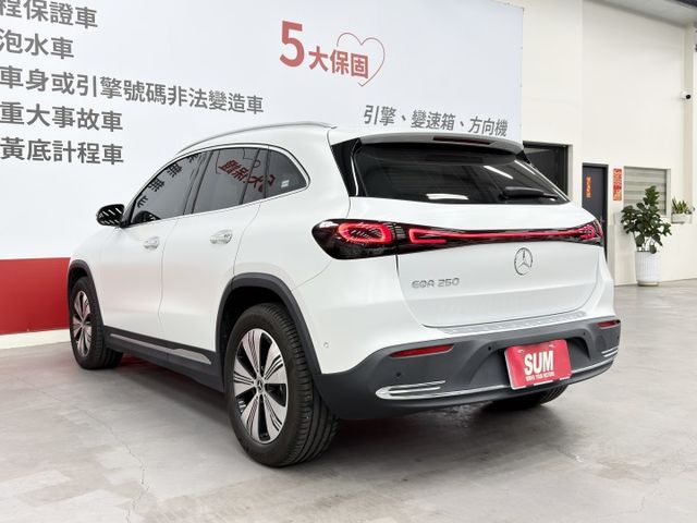 一手認證漂亮車，原鈑件保證，電世代的純電休旅，科技兼具環保，僅實跑3萬多公里，全原廠保養，內外如新，可以全額貸，歡迎賞車  第6張相片