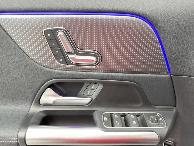 一手認證漂亮車，原鈑件保證，電世代的純電休旅，科技兼具環保，僅實跑3萬多公里，全原廠保養，內外如新，可以全額貸，歡迎賞車  第20張相片