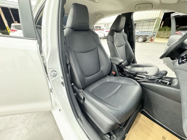 一手認證漂亮車，原鈑件保證，只有實跑7萬公里全原廠保養，車況無待修，可以全額貸，歡迎賞車  第8張相片